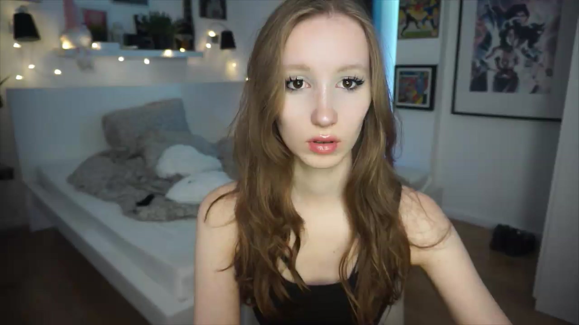 Gallery image thumbnail from Sw33t_g1rl's myfreecams stream on, 06/19/2026, 20:00 image 10 of 20