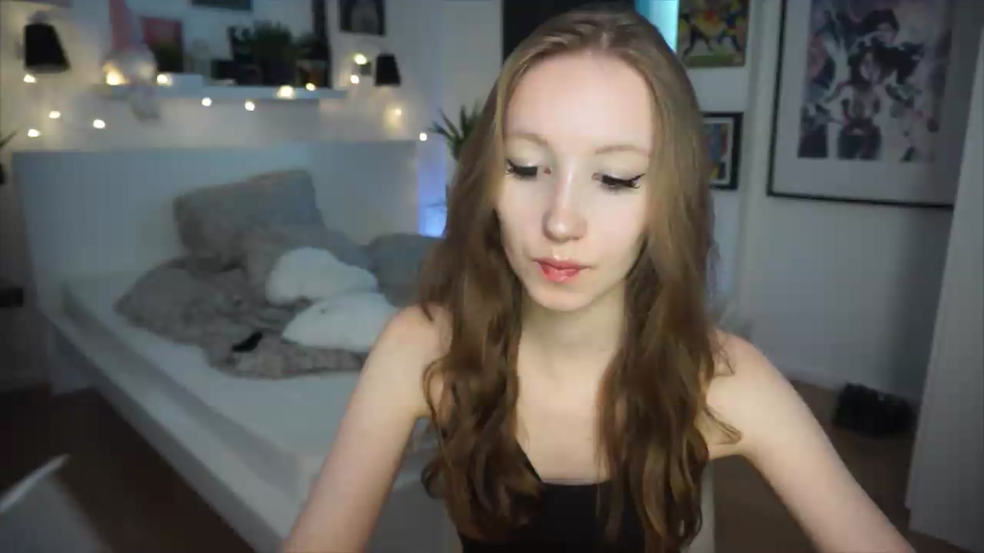 Gallery image thumbnail from Sw33t_g1rl's myfreecams stream on, 06/19/2026, 20:00 image 12 of 20