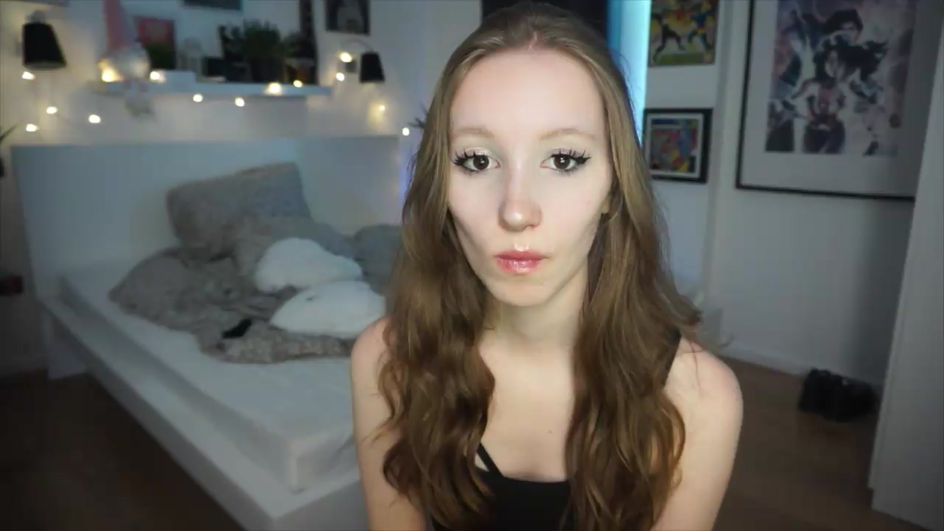 Gallery image thumbnail from Sw33t_g1rl's myfreecams stream on, 06/19/2026, 20:00 image 11 of 20