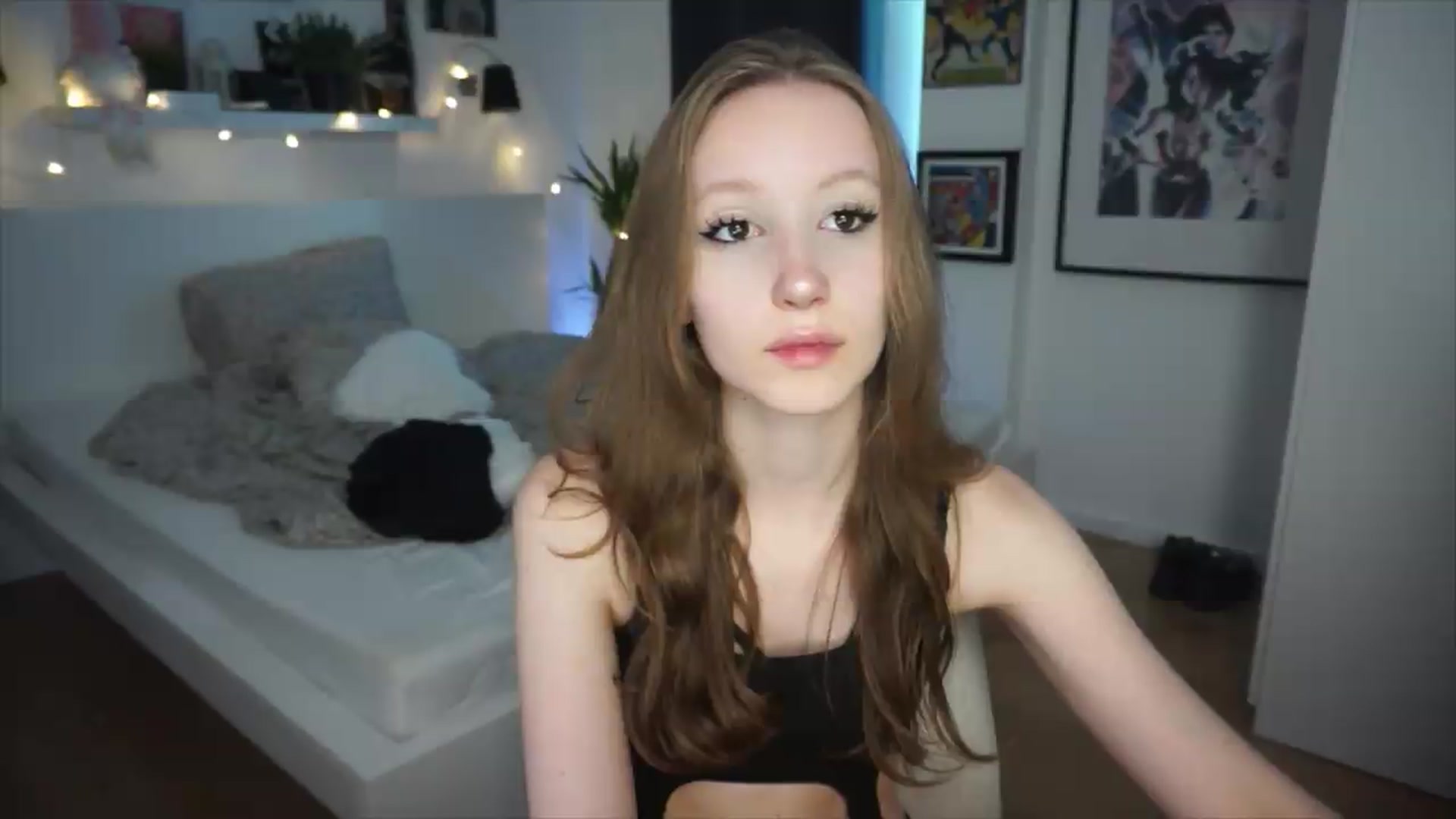 Gallery image thumbnail from Sw33t_g1rl's myfreecams stream on, 06/19/2026, 20:42 image 18 of 20