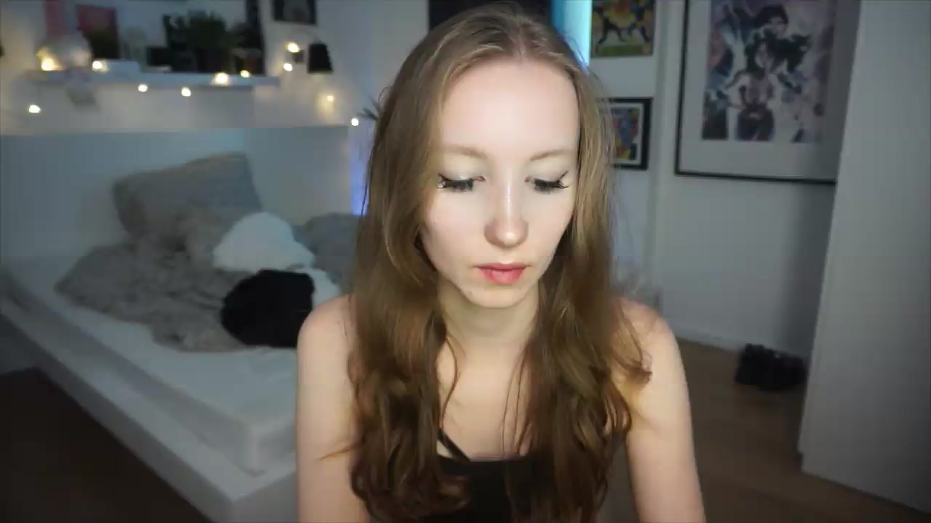 Gallery image thumbnail from Sw33t_g1rl's myfreecams stream on, 06/19/2026, 20:42 image 1 of 20