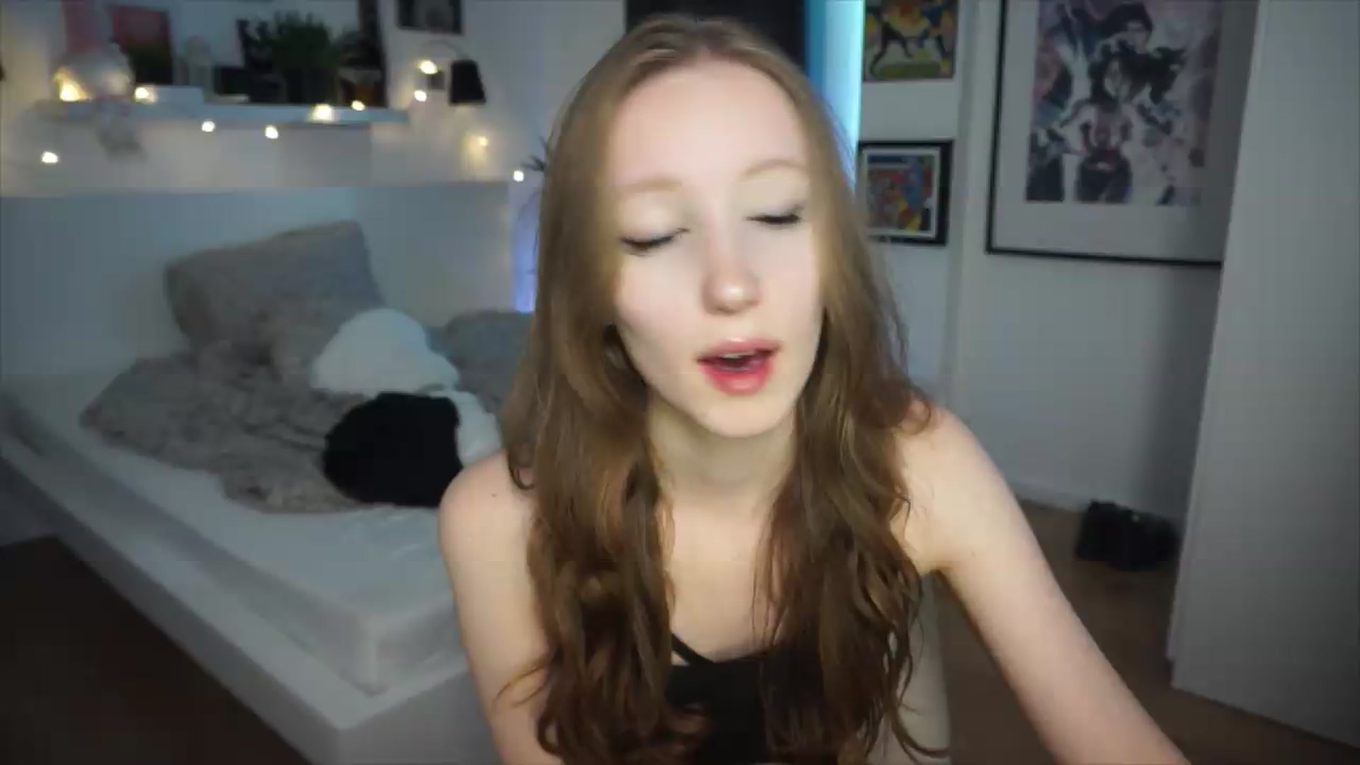 Gallery image thumbnail from Sw33t_g1rl's myfreecams stream on, 06/19/2026, 20:42 image 6 of 20