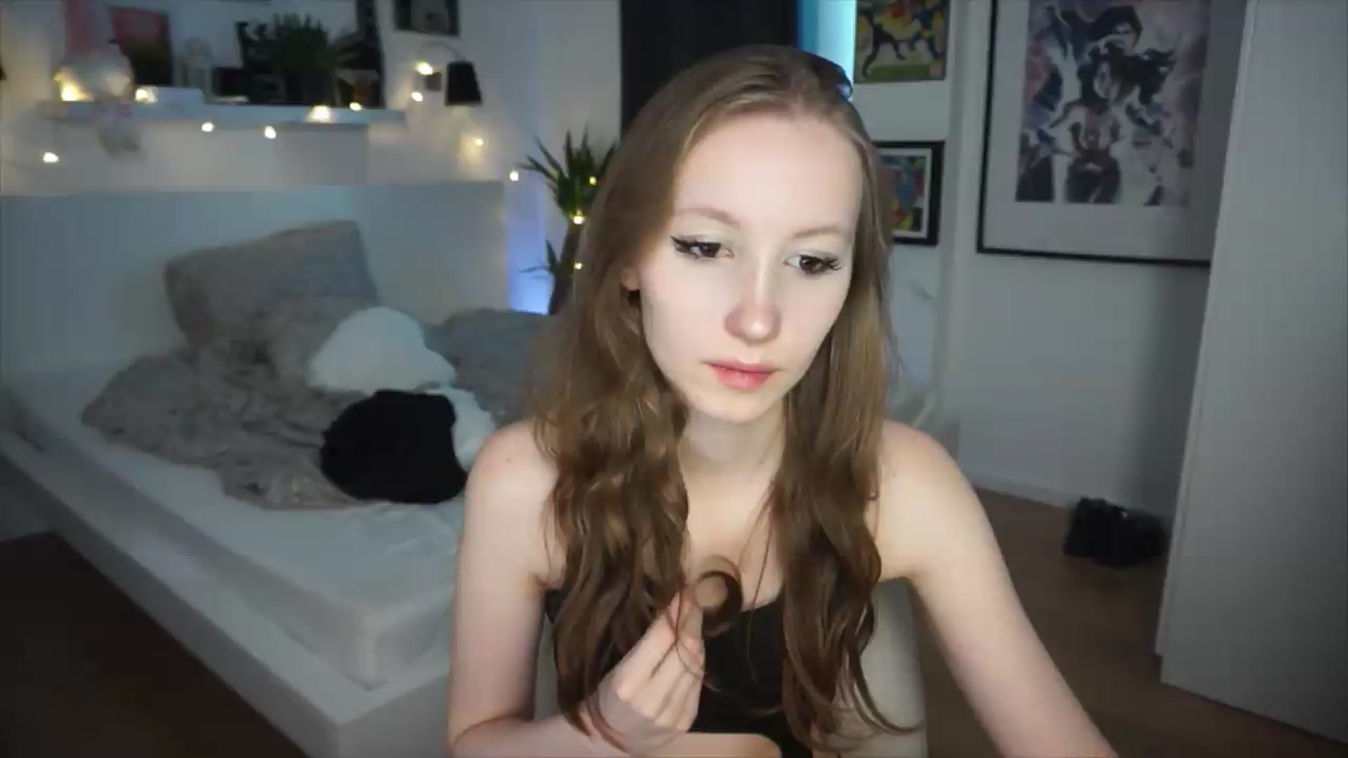 Gallery image thumbnail from Sw33t_g1rl's myfreecams stream on, 06/19/2026, 20:42 image 19 of 20