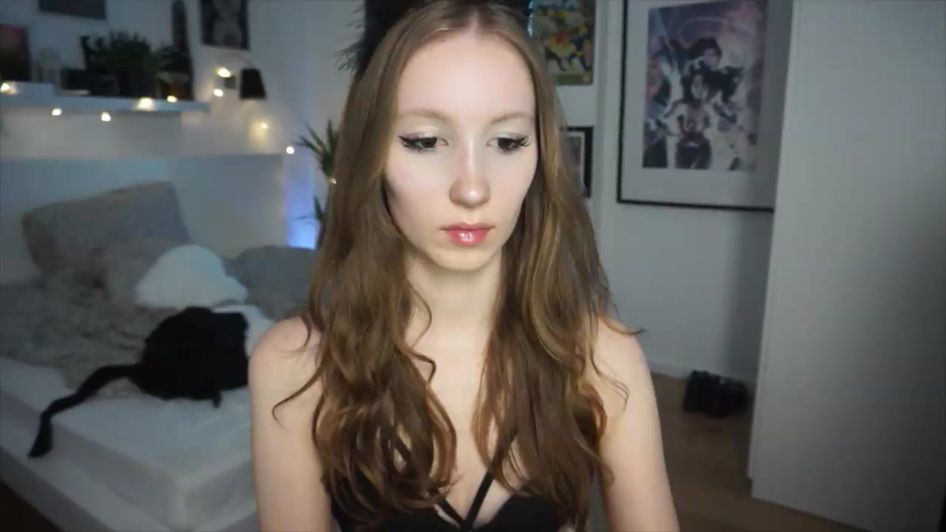 Gallery image thumbnail from Sw33t_g1rl's myfreecams stream on, 06/19/2026, 22:23 image 6 of 20