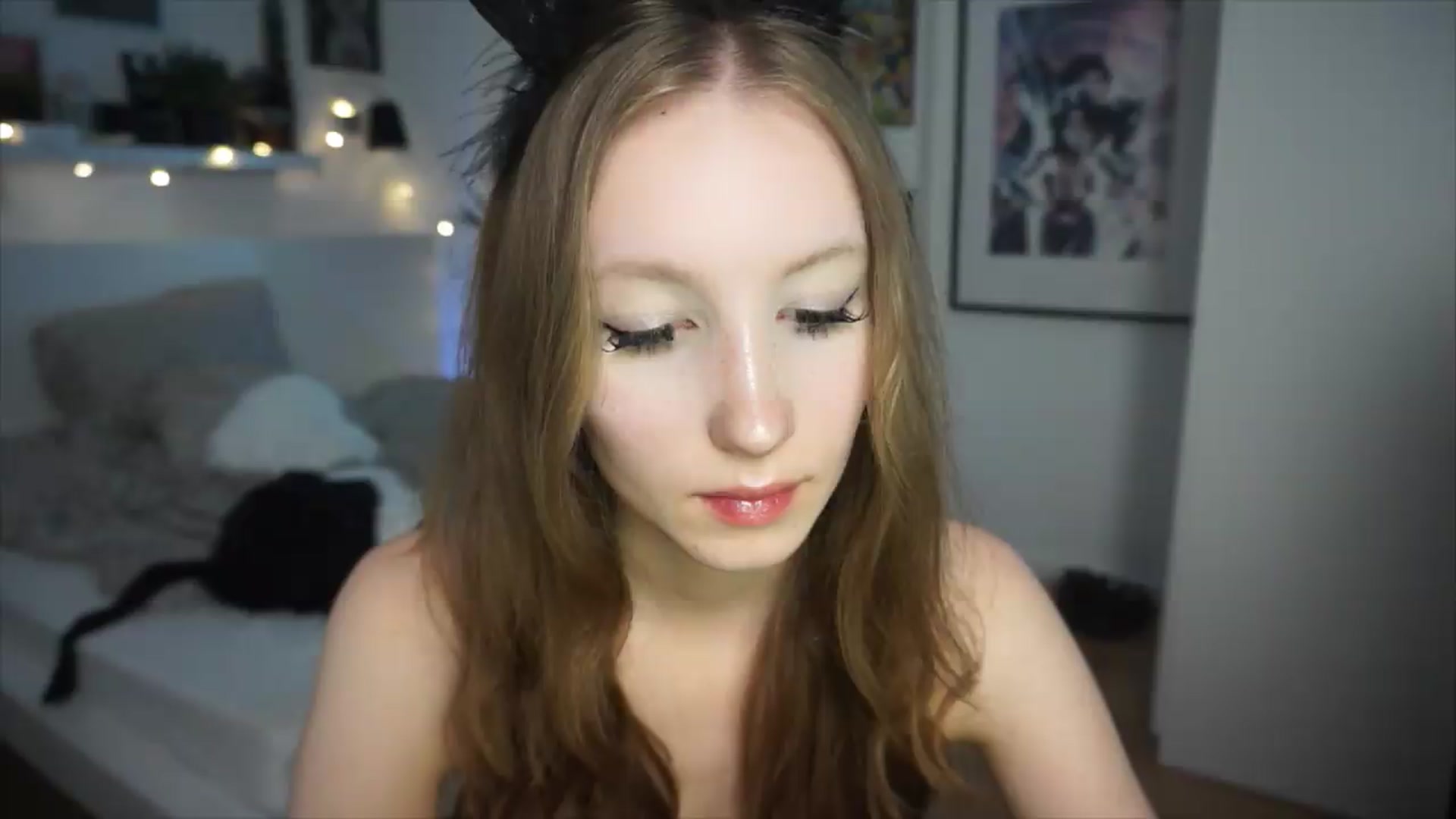 Gallery image thumbnail from Sw33t_g1rl's myfreecams stream on, 06/19/2026, 22:23 image 7 of 20