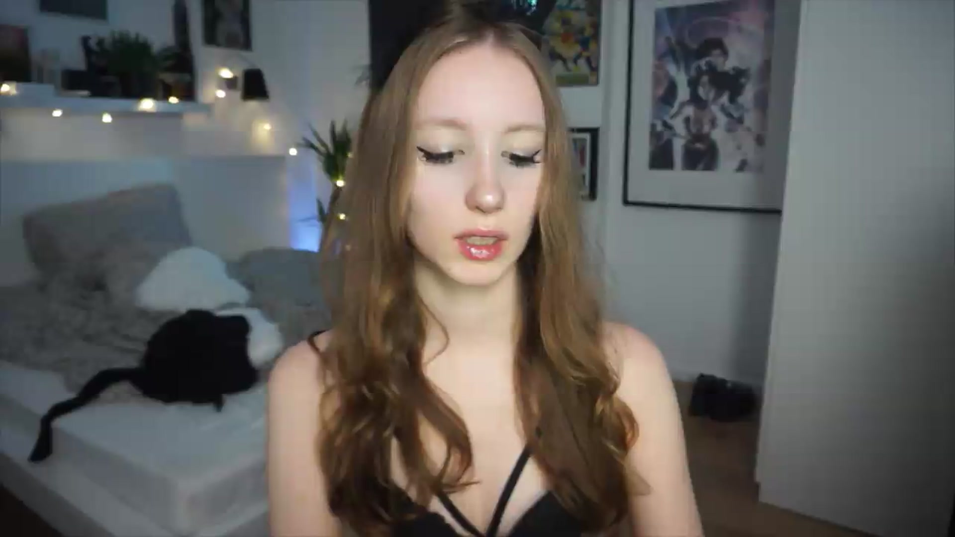 Gallery image thumbnail from Sw33t_g1rl's myfreecams stream on, 06/19/2026, 22:23 image 5 of 20