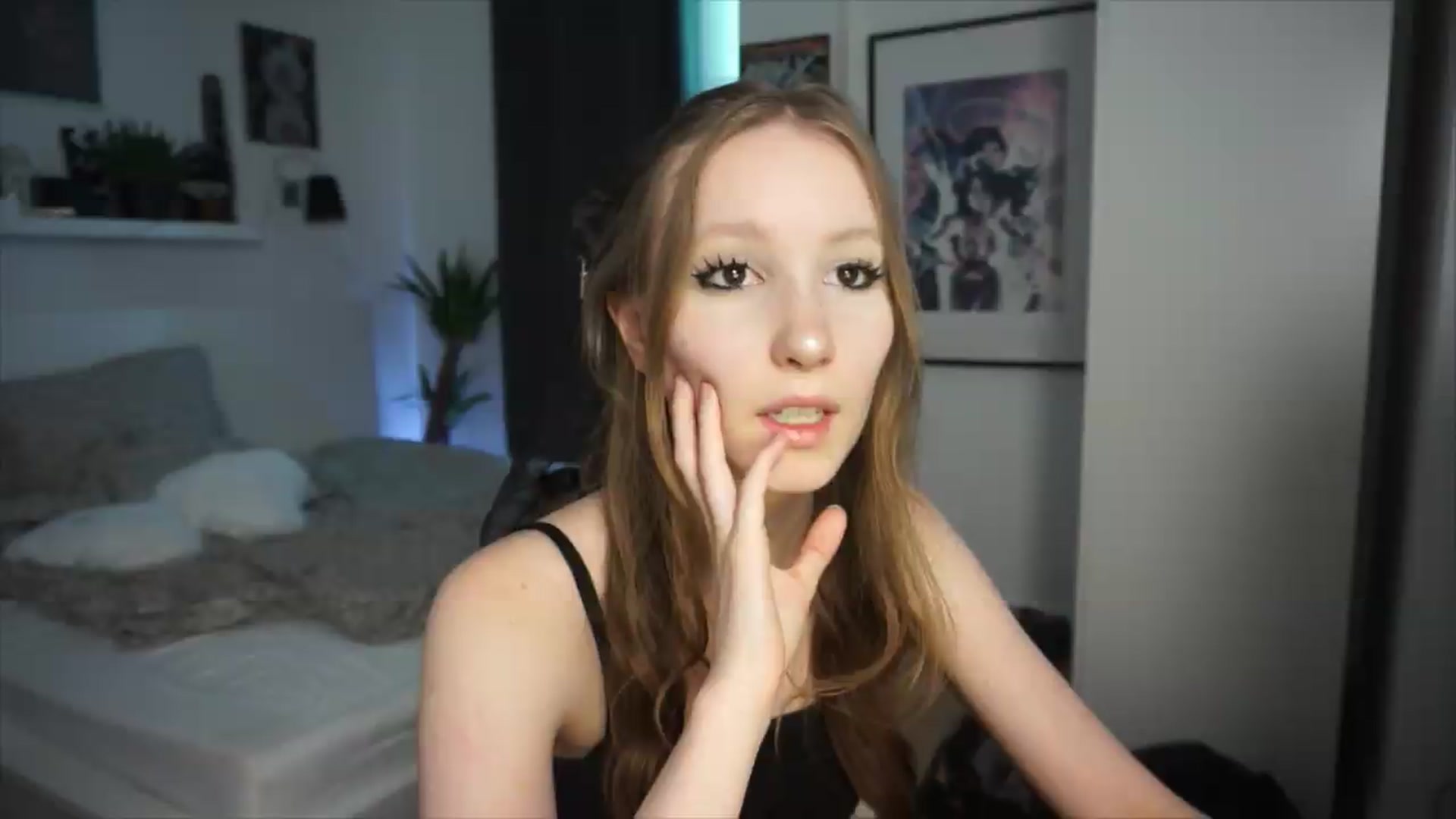 Gallery image thumbnail from Sw33t_g1rl's myfreecams stream on, 06/21/2026, 19:29 image 8 of 20
