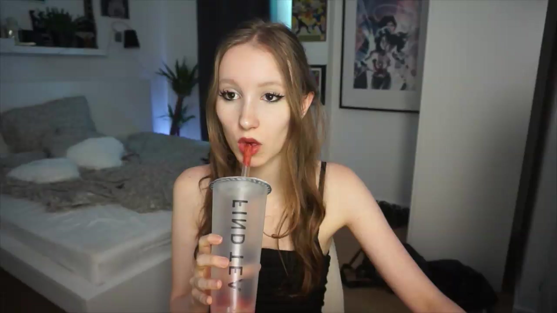 Gallery image thumbnail from Sw33t_g1rl's myfreecams stream on, 06/21/2026, 21:04 image 4 of 20