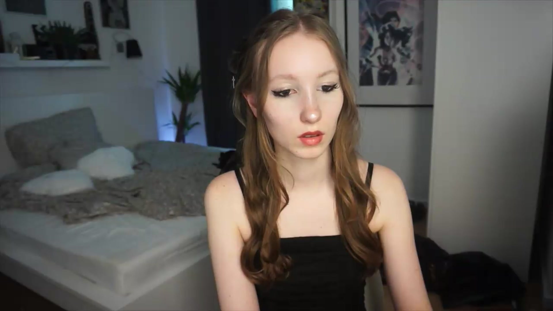 Gallery image thumbnail from Sw33t_g1rl's myfreecams stream on, 06/21/2026, 21:04 image 18 of 20