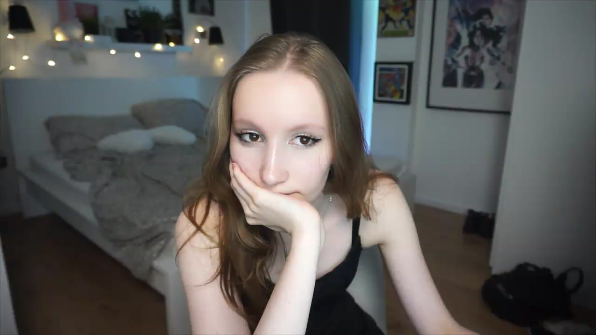 Gallery image thumbnail from Sw33t_g1rl's myfreecams stream on, 06/25/2026, 21:55 image 8 of 20