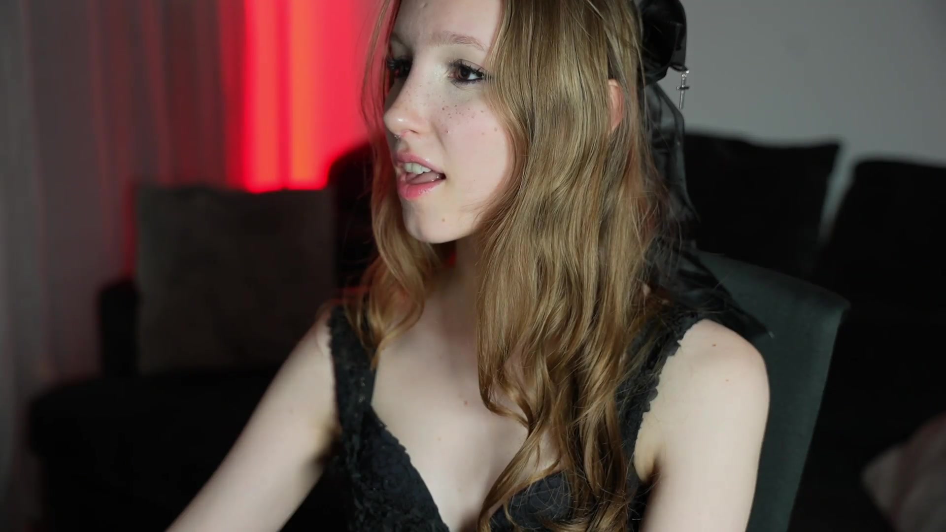 Gallery image thumbnail from Sw33t_g1rl's myfreecams stream on, 07/01/2026, 23:59 image 12 of 20