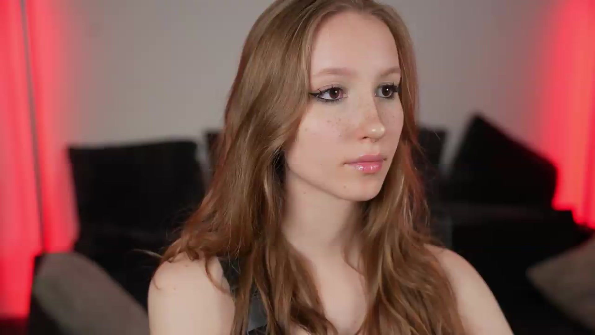 Gallery image thumbnail from Sw33t_g1rl's myfreecams stream on, 07/03/2026, 24:15 image 17 of 20