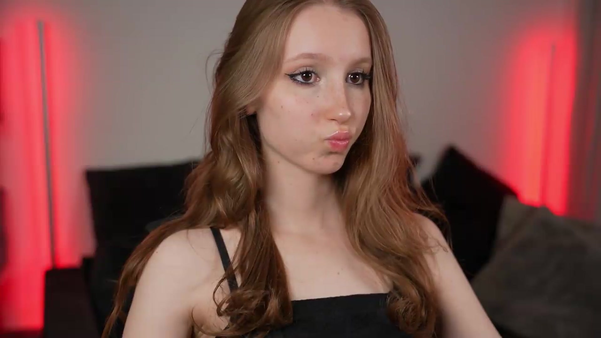 Gallery image thumbnail from Sw33t_g1rl's myfreecams stream on, 07/04/2026, 01:49 image 16 of 20