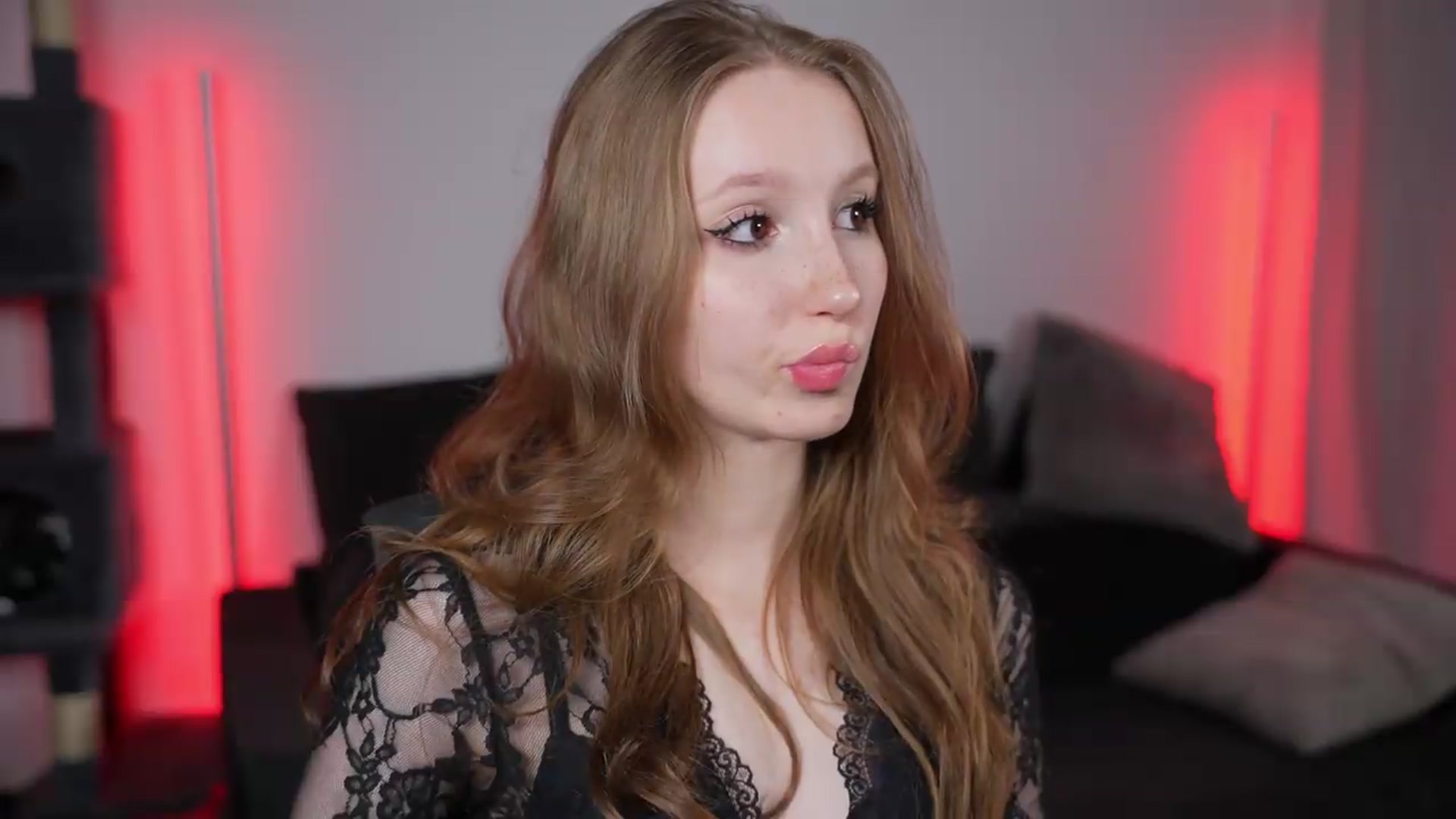 Gallery image thumbnail from Sw33t_g1rl's myfreecams stream on, 07/04/2026, 20:02 image 8 of 20