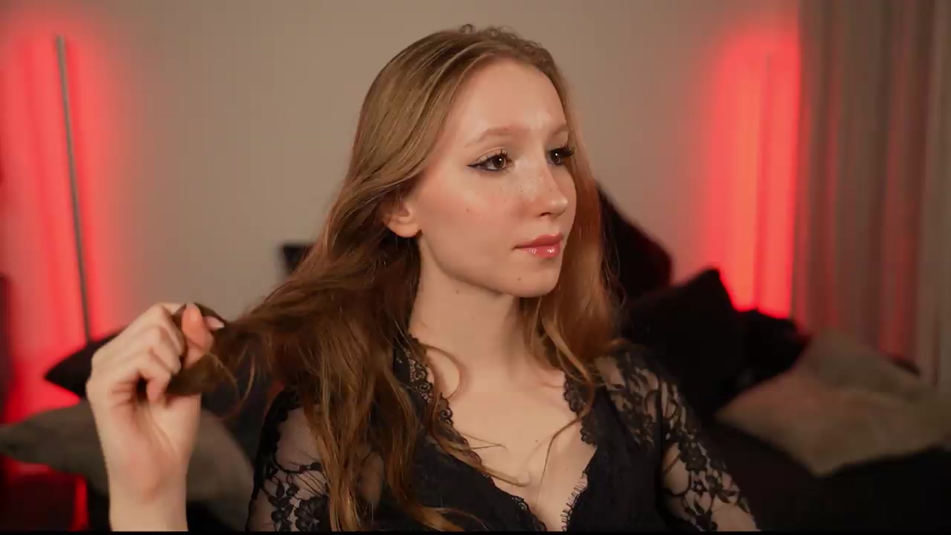 Gallery image thumbnail from Sw33t_g1rl's myfreecams stream on, 07/07/2026, 23:21 image 19 of 20