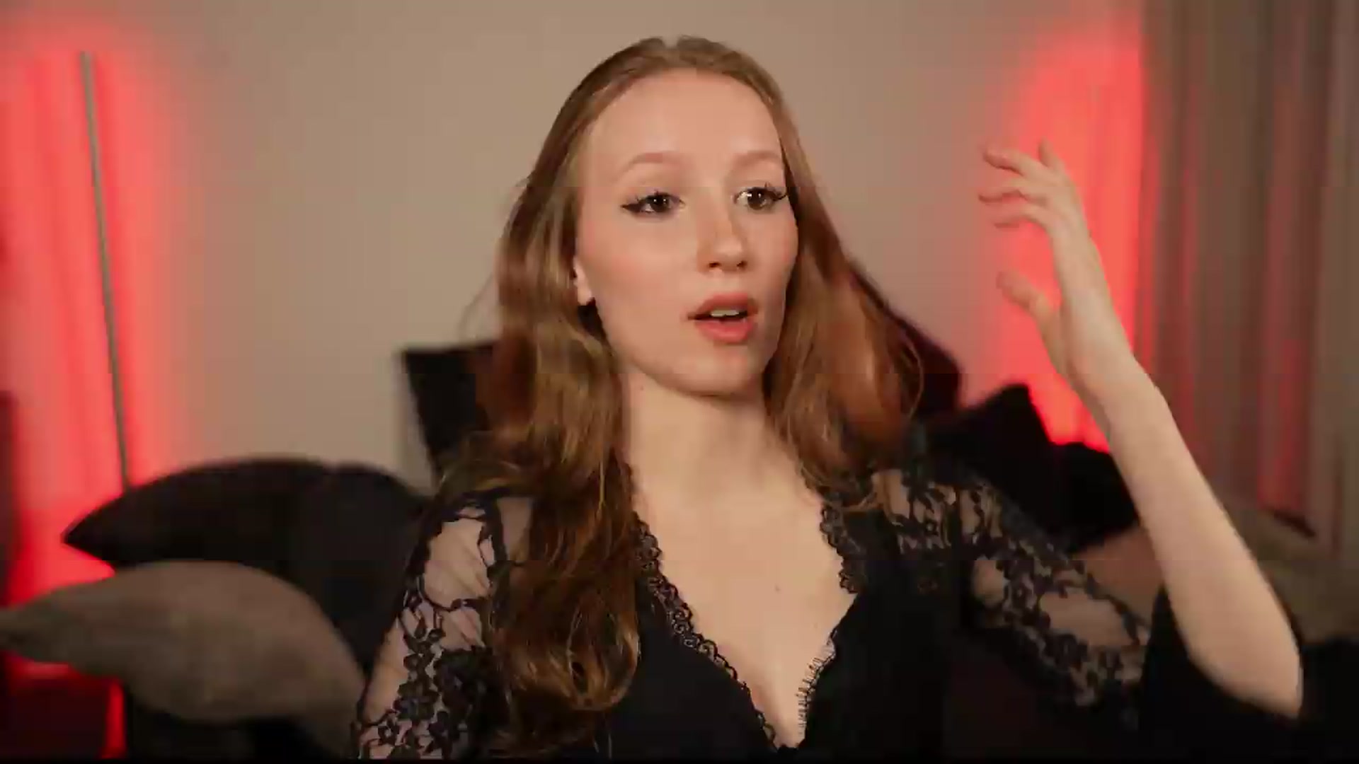 Gallery image thumbnail from Sw33t_g1rl's myfreecams stream on, 07/07/2026, 23:21 image 13 of 20