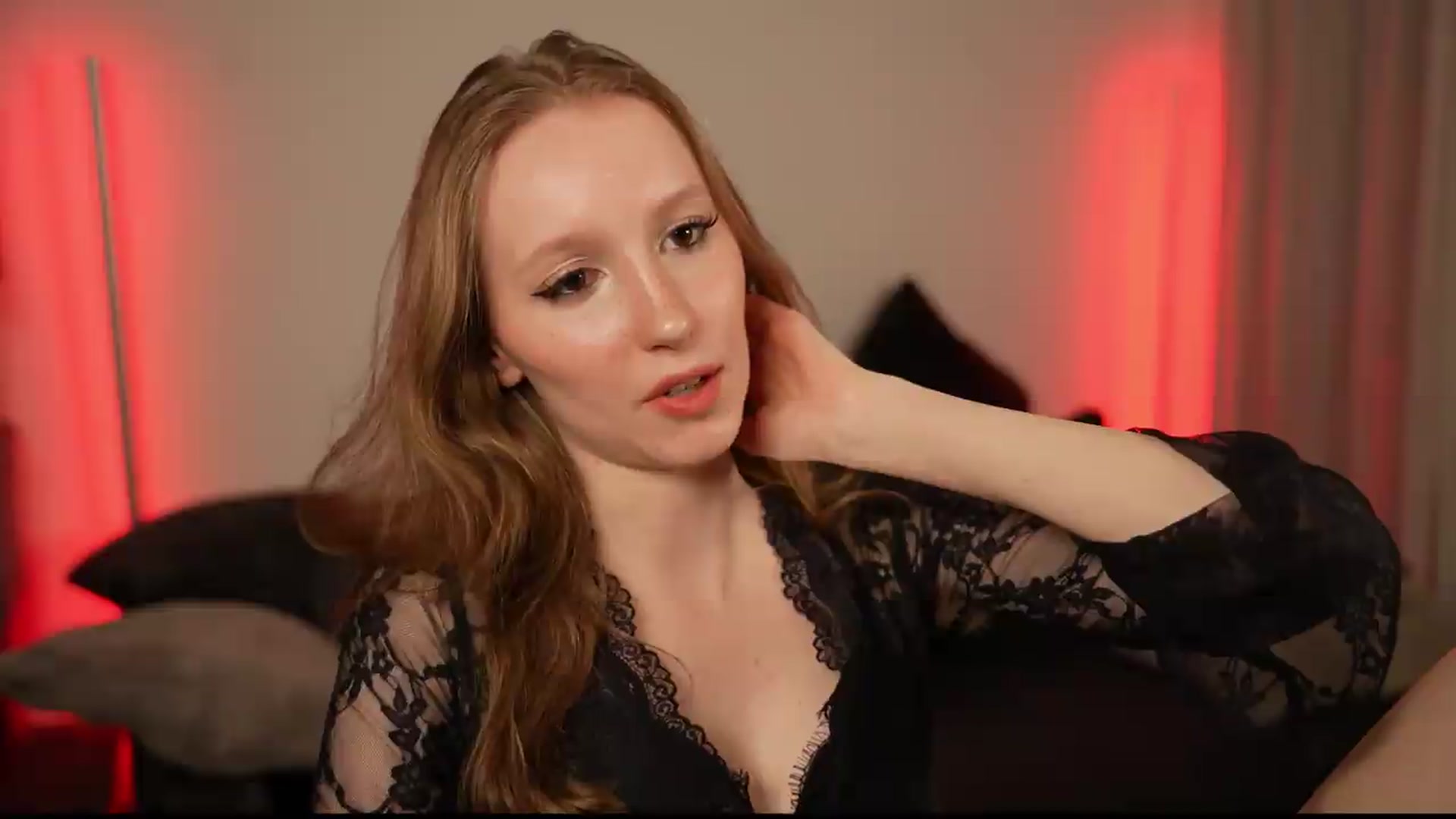 Gallery image thumbnail from Sw33t_g1rl's myfreecams stream on, 07/07/2026, 23:21 image 15 of 20