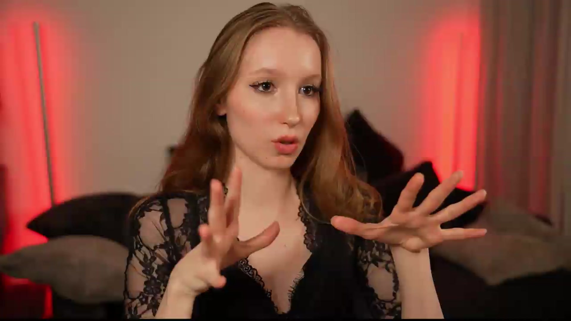 Gallery image thumbnail from Sw33t_g1rl's myfreecams stream on, 07/07/2026, 23:21 image 16 of 20