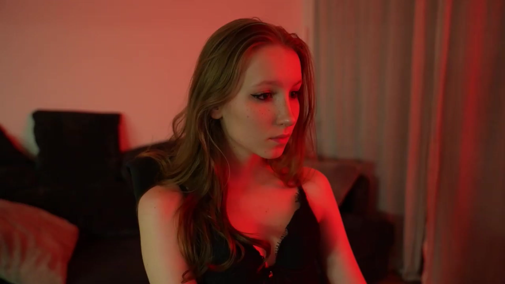 Gallery image thumbnail from Sw33t_g1rl's myfreecams stream on, 07/13/2026, 24:01 image 17 of 20