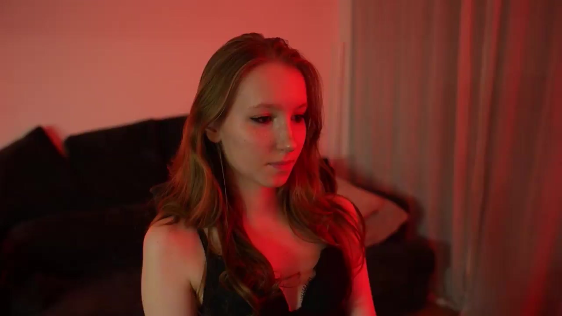 Gallery image thumbnail from Sw33t_g1rl's myfreecams stream on, 07/14/2026, 24:00 image 12 of 20