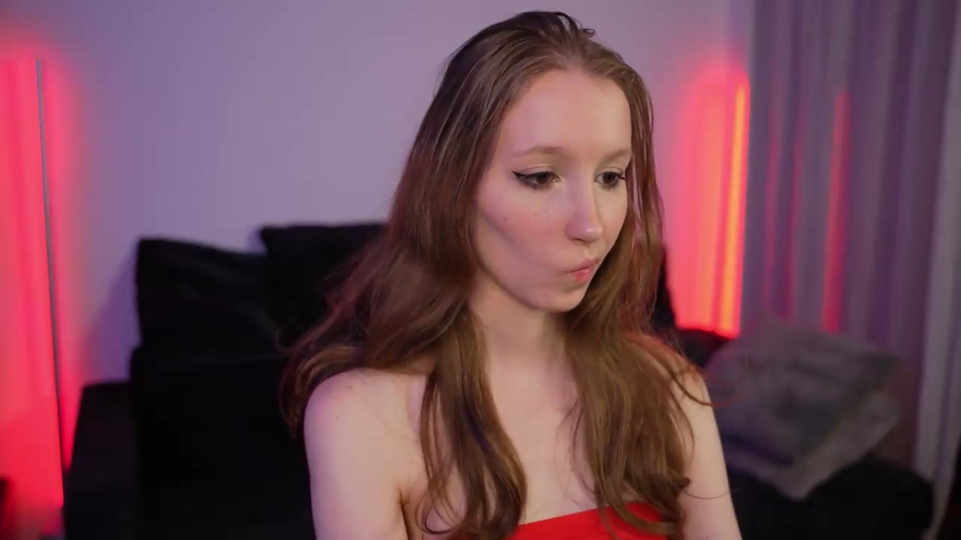 Gallery image thumbnail from Sw33t_g1rl's myfreecams stream on, 07/17/2026, 21:04 image 15 of 20