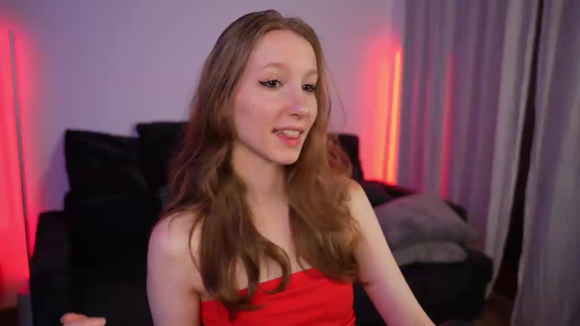 Gallery image thumbnail from Sw33t_g1rl's myfreecams stream on, 07/17/2026, 21:04 image 4 of 20