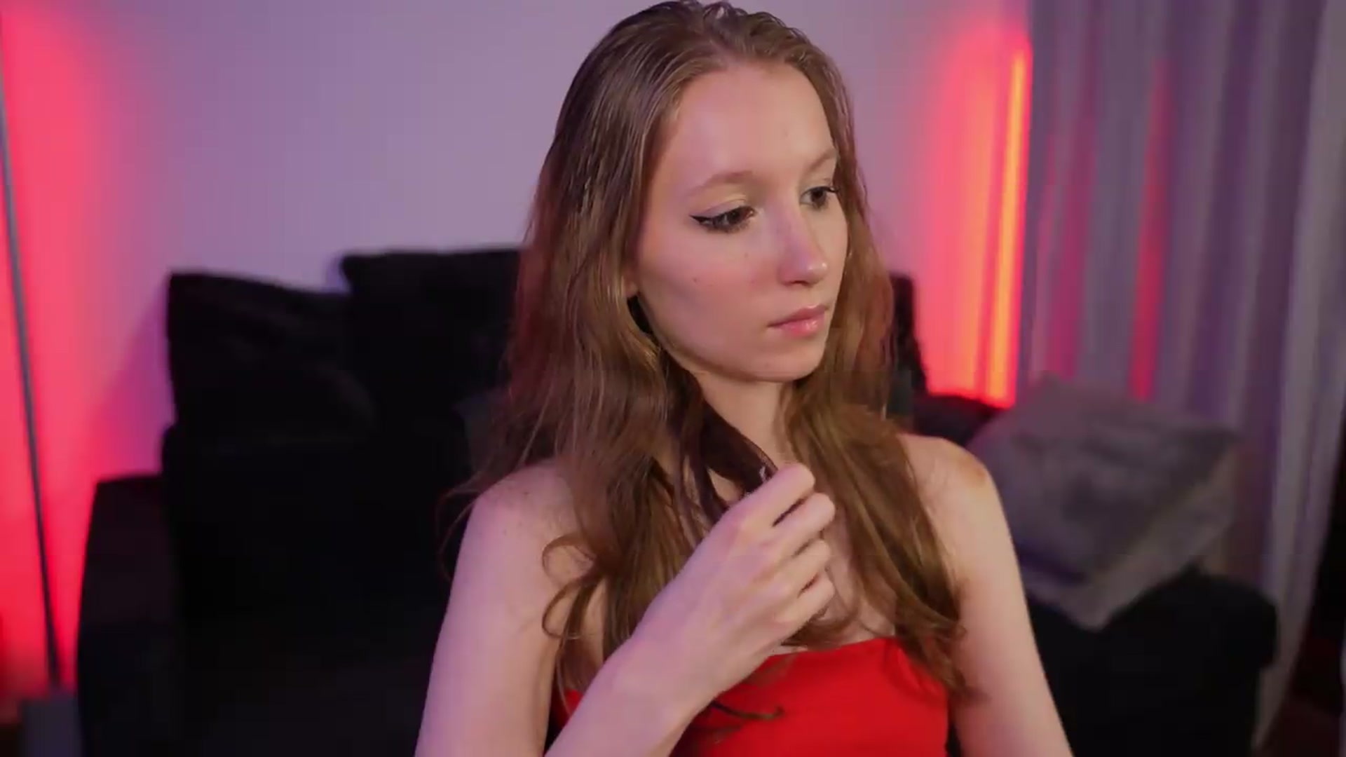 Gallery image thumbnail from Sw33t_g1rl's myfreecams stream on, 07/17/2026, 23:01 image 18 of 20