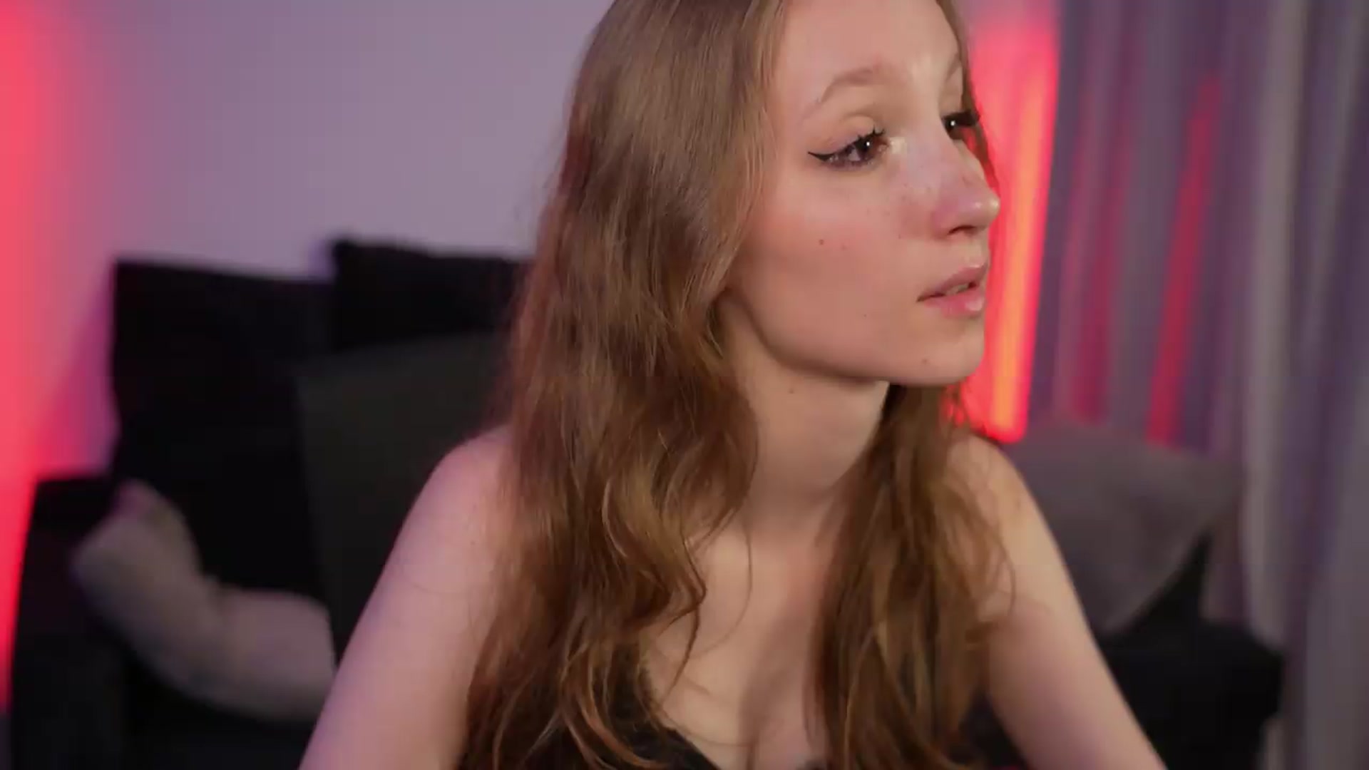 Gallery image thumbnail from Sw33t_g1rl's myfreecams stream on, 07/18/2026, 22:04 image 19 of 20