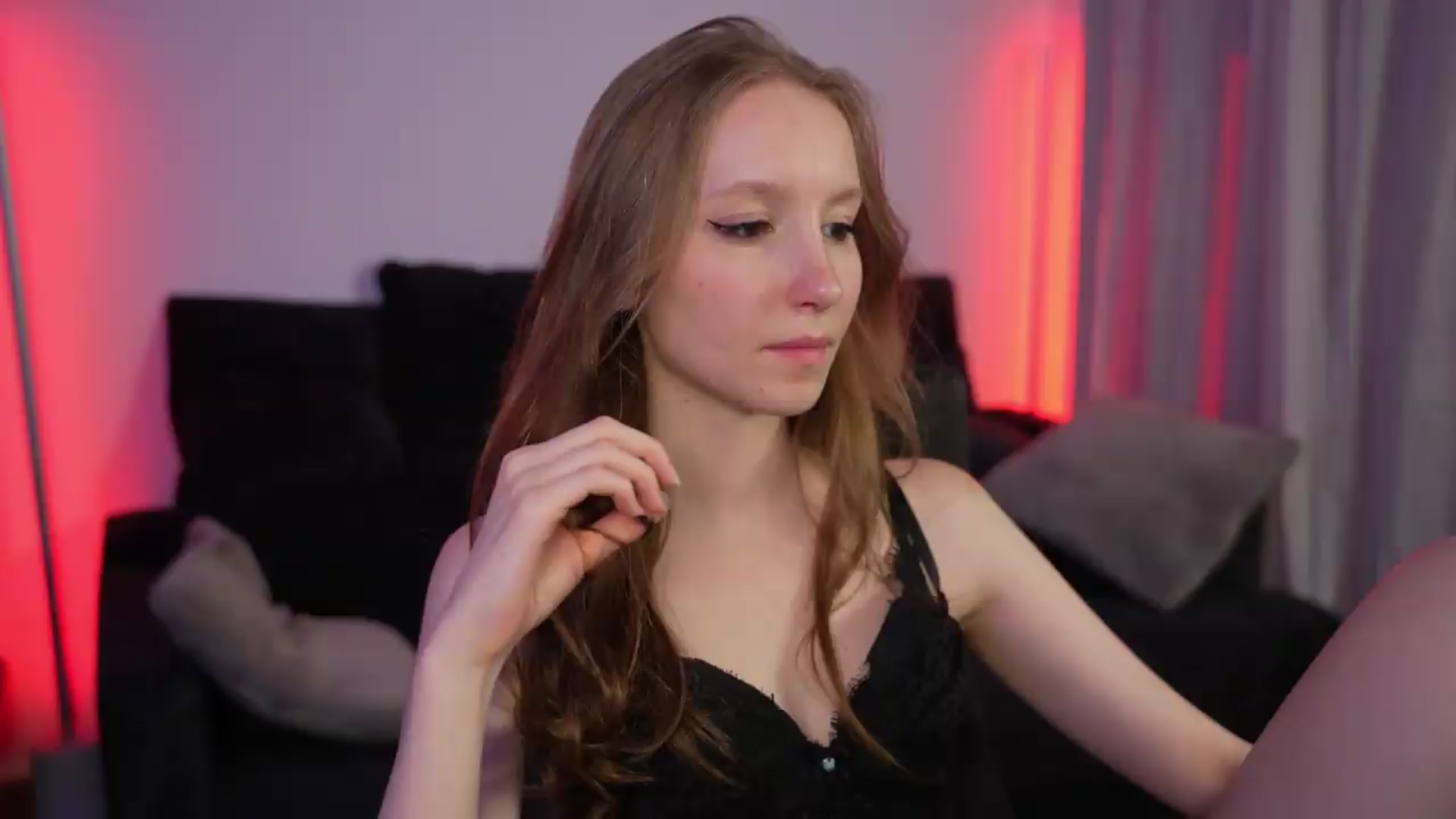 Gallery image thumbnail from Sw33t_g1rl's myfreecams stream on, 07/18/2026, 22:40 image 15 of 20