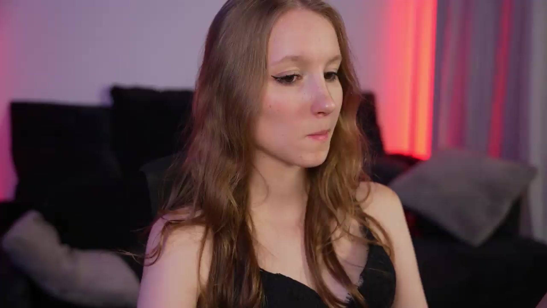 Gallery image thumbnail from Sw33t_g1rl's myfreecams stream on, 07/18/2026, 23:09 image 18 of 20
