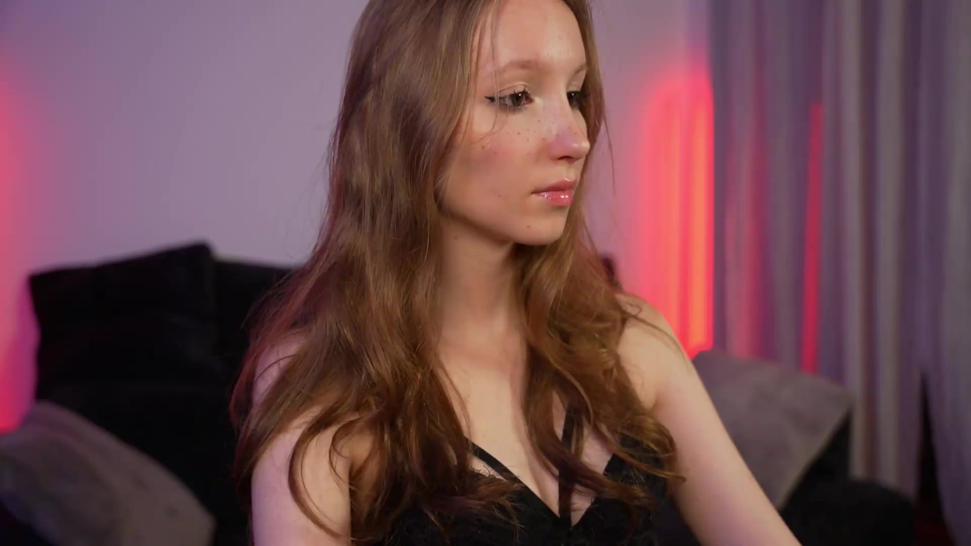 Gallery image thumbnail from Sw33t_g1rl's myfreecams stream on, 07/19/2026, 22:35 image 4 of 20
