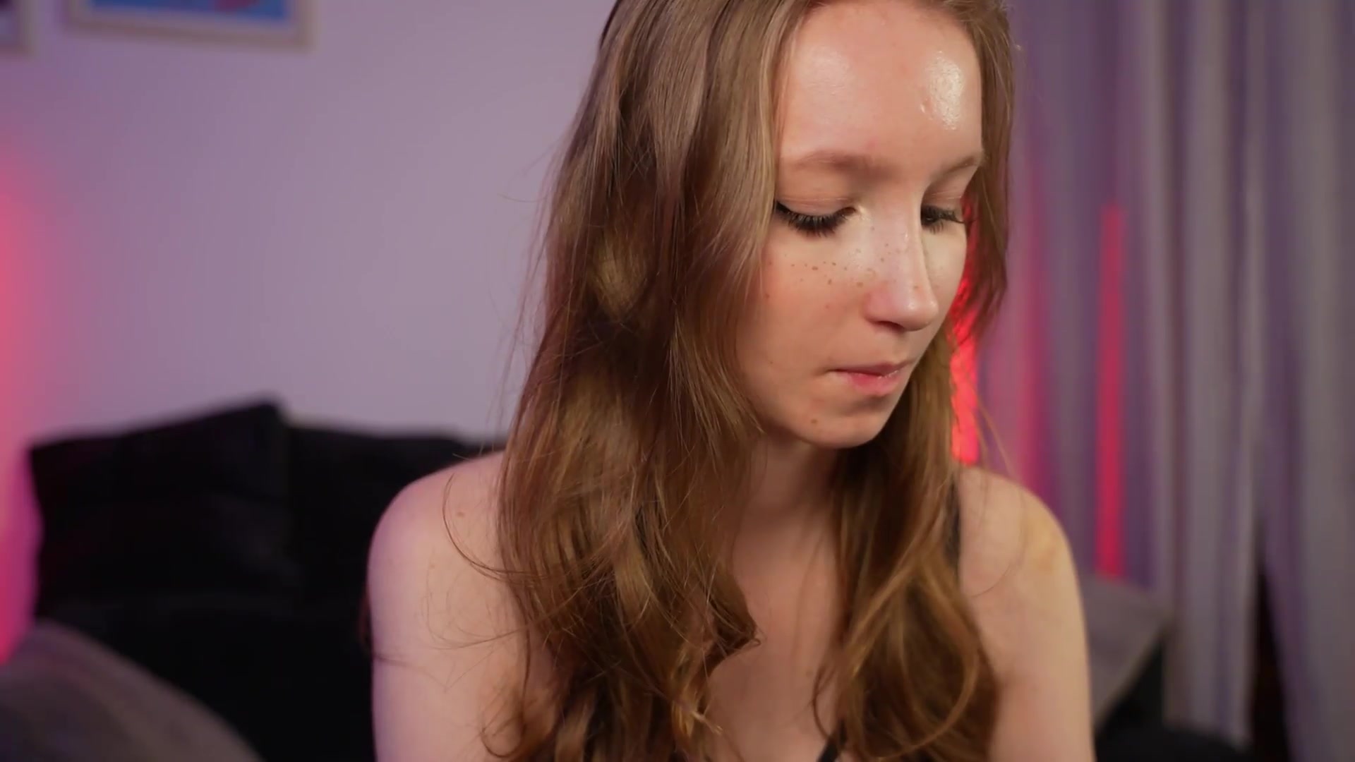 Gallery image thumbnail from Sw33t_g1rl's myfreecams stream on, 07/19/2026, 22:35 image 18 of 20