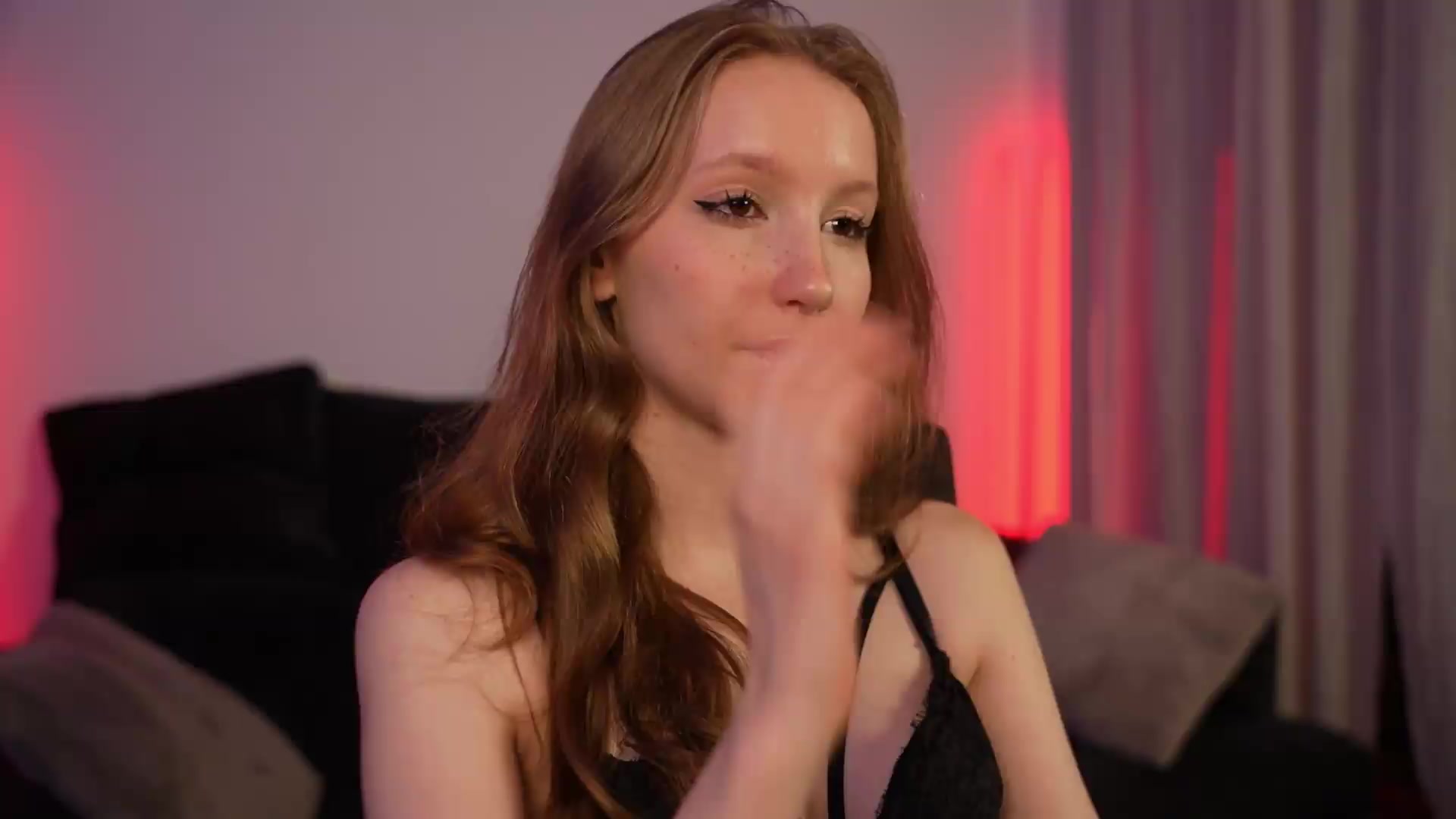 Gallery image thumbnail from Sw33t_g1rl's myfreecams stream on, 07/19/2026, 22:35 image 3 of 20