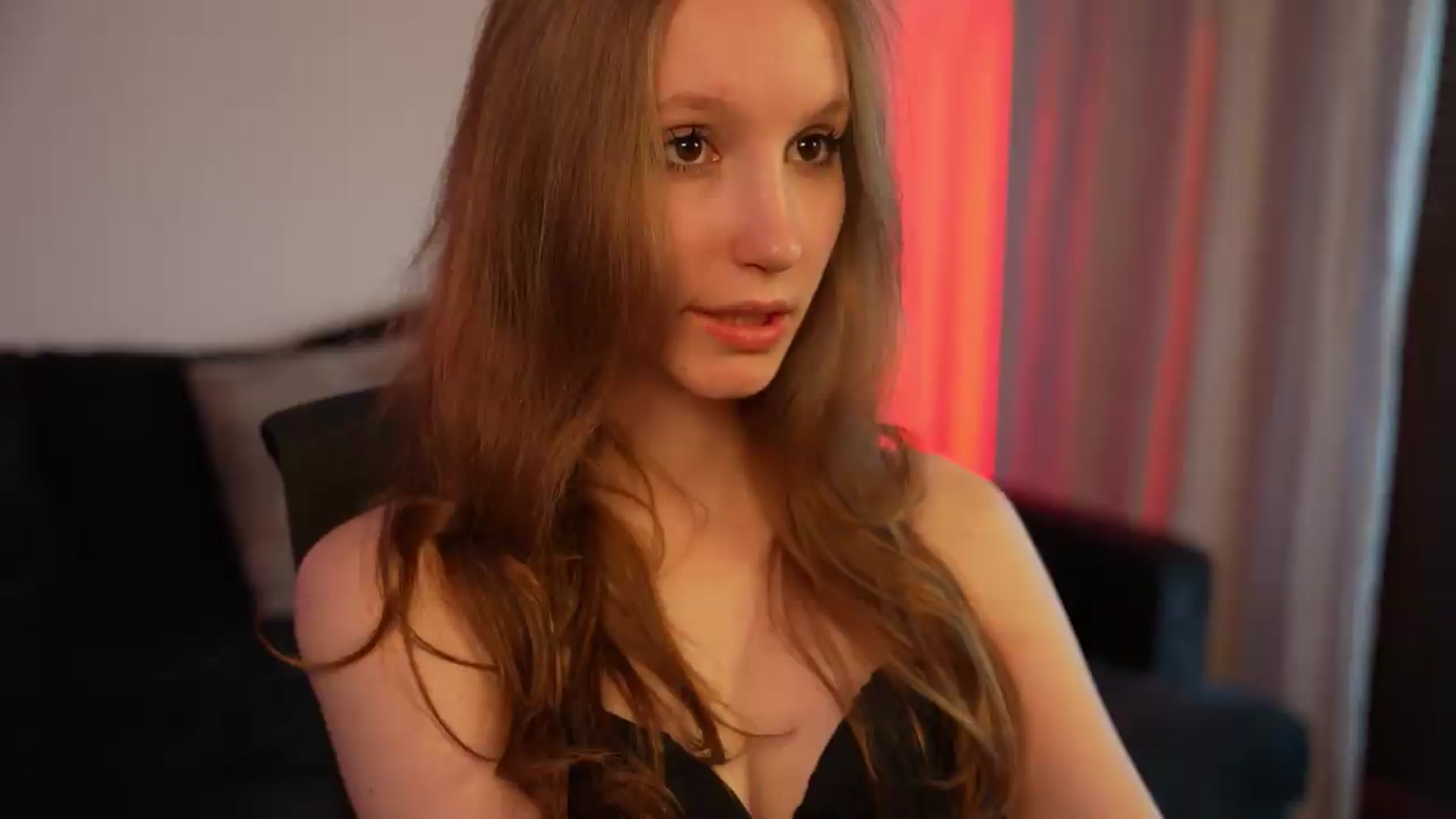 Gallery image thumbnail from Sw33t_g1rl's myfreecams stream on, 07/22/2026, 17:33 image 12 of 20