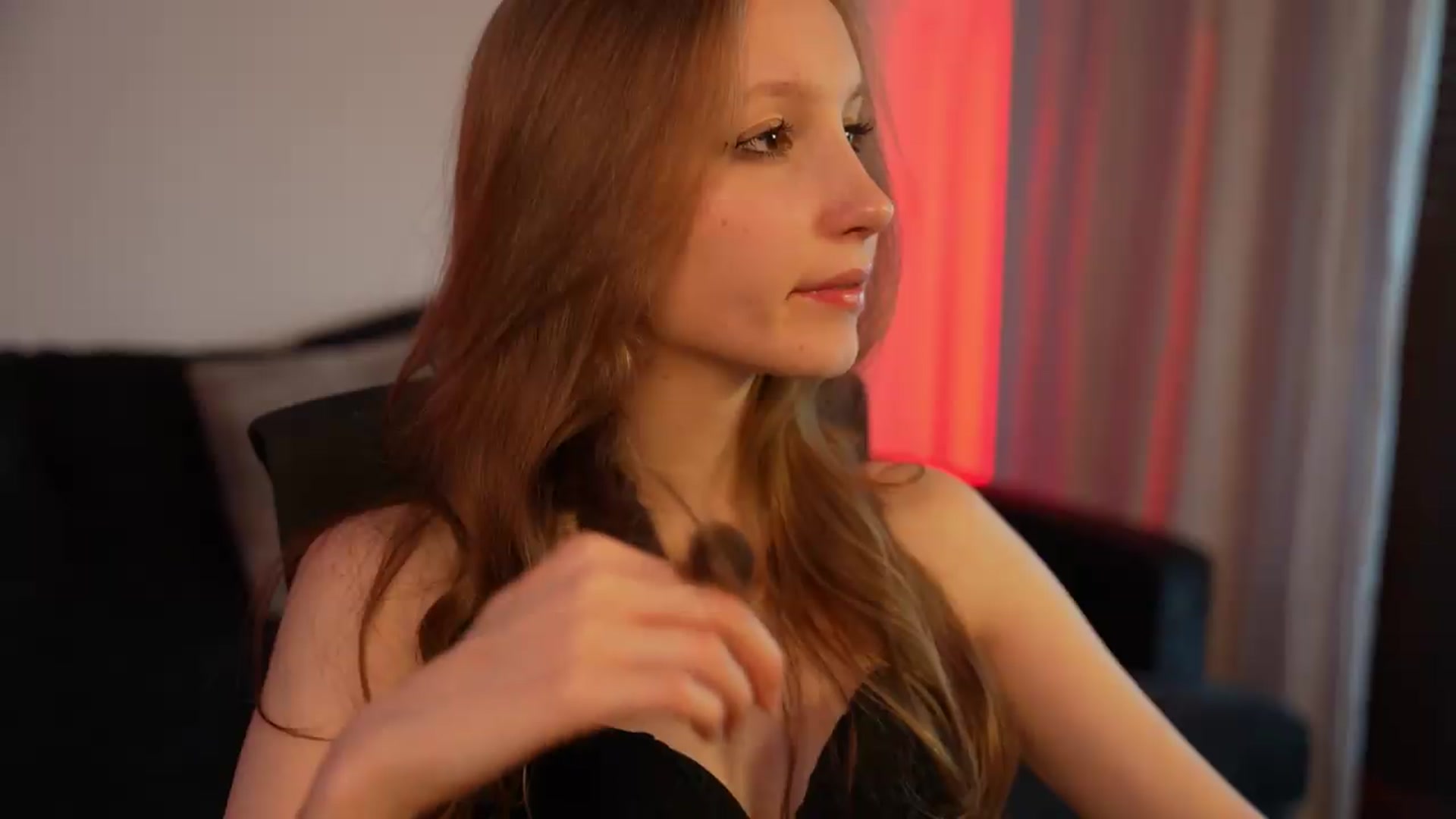 Gallery image thumbnail from Sw33t_g1rl's myfreecams stream on, 07/22/2026, 17:33 image 15 of 20