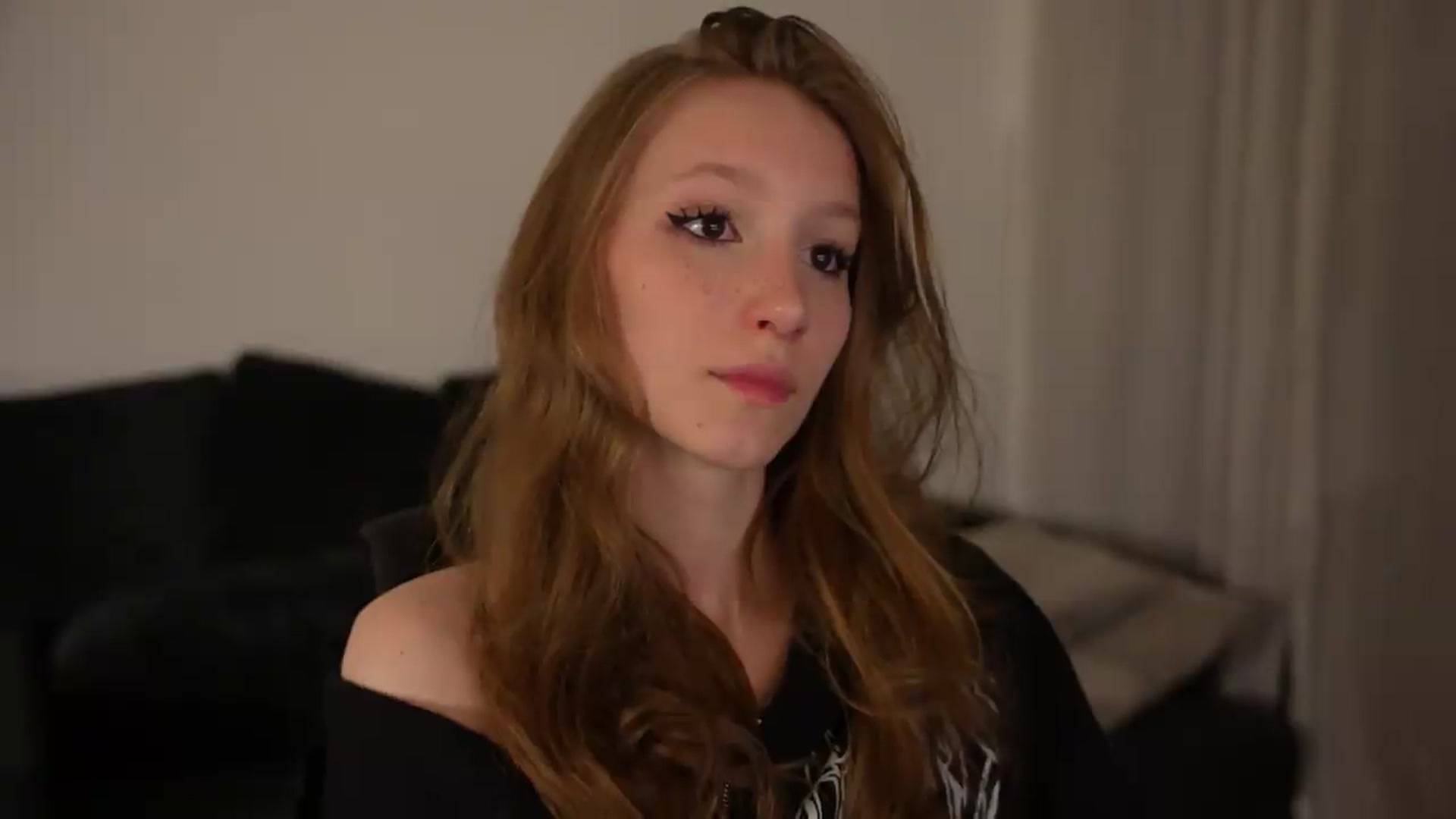 Gallery image thumbnail from Sw33t_g1rl's myfreecams stream on, 07/27/2026, 02:19 image 5 of 20