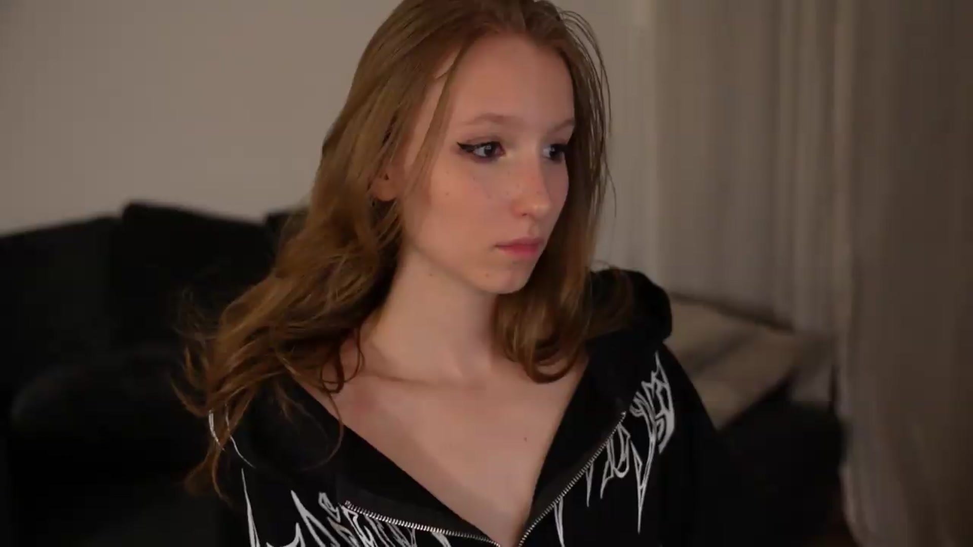 Gallery image thumbnail from Sw33t_g1rl's myfreecams stream on, 07/27/2026, 02:19 image 14 of 20