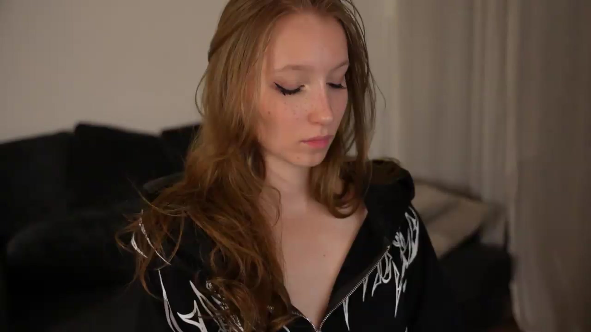 Gallery image thumbnail from Sw33t_g1rl's myfreecams stream on, 07/27/2026, 02:19 image 13 of 20