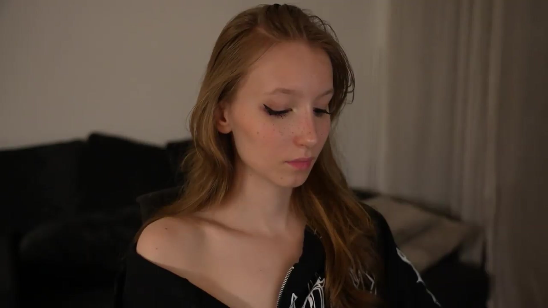Gallery image thumbnail from Sw33t_g1rl's myfreecams stream on, 07/27/2026, 02:19 image 4 of 20
