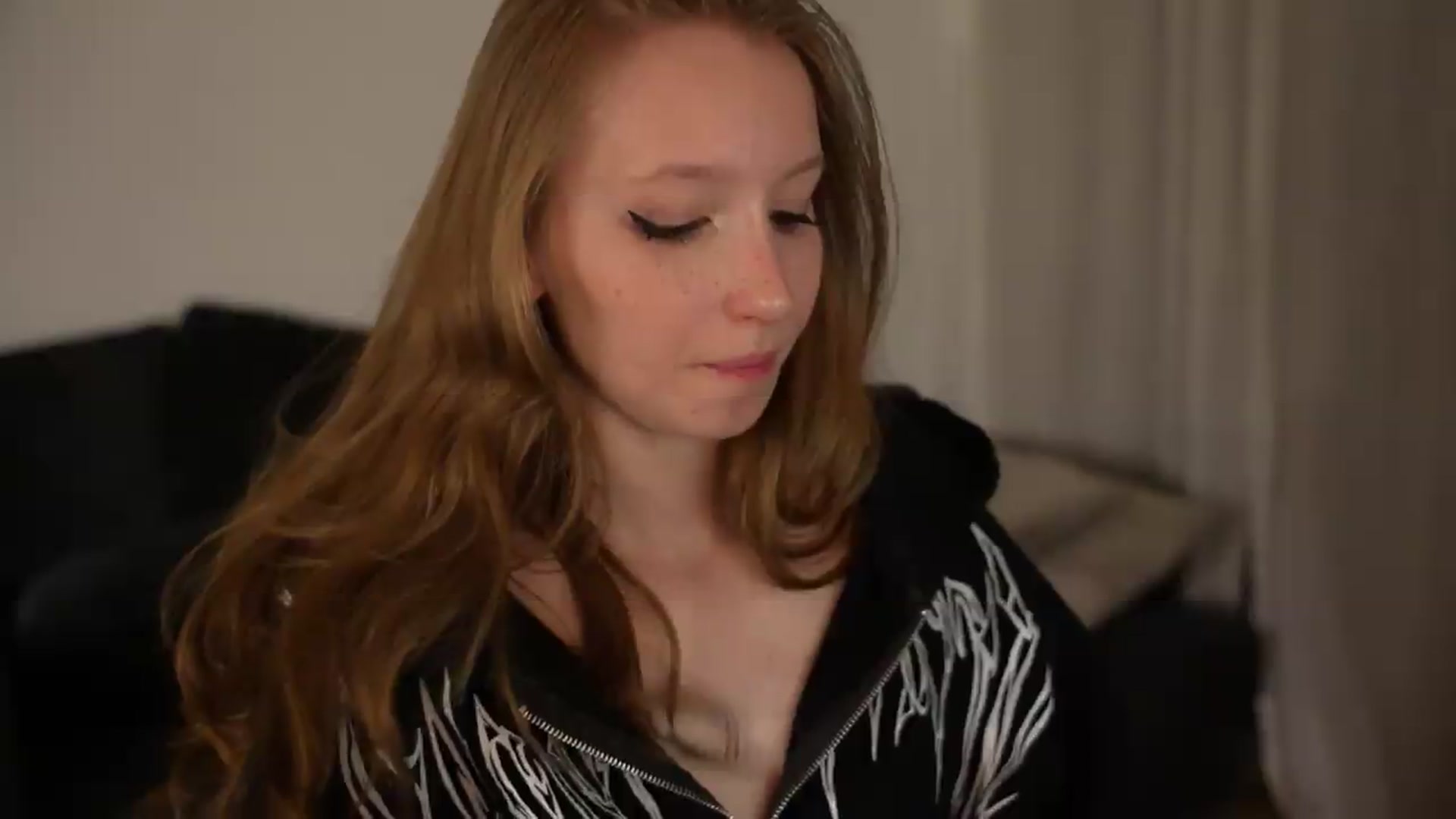Gallery image thumbnail from Sw33t_g1rl's myfreecams stream on, 07/27/2026, 02:19 image 18 of 20