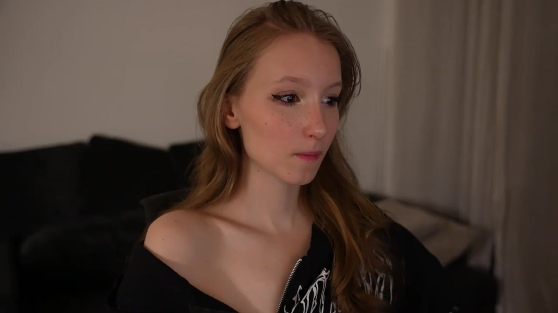 Gallery image thumbnail from Sw33t_g1rl's myfreecams stream on, 07/27/2026, 02:19 image 3 of 20