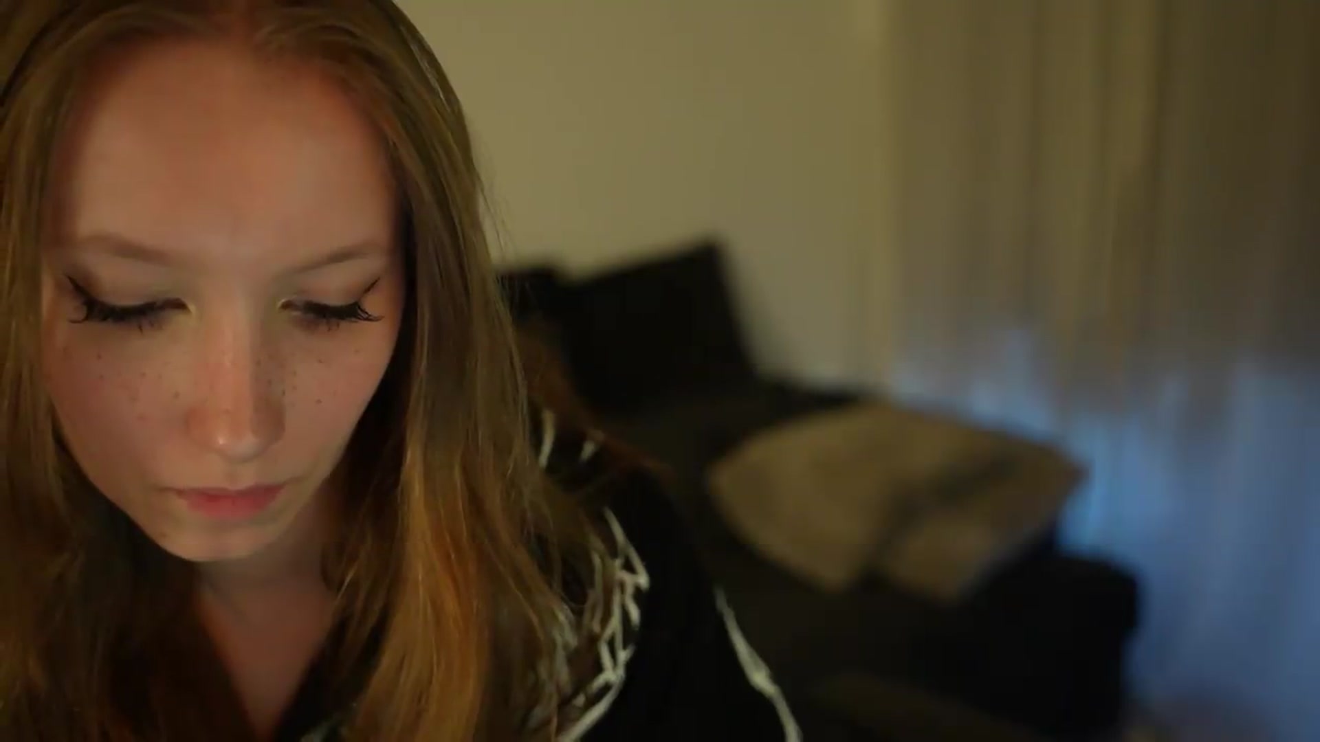 Gallery image thumbnail from Sw33t_g1rl's myfreecams stream on, 07/27/2026, 03:16 image 10 of 20