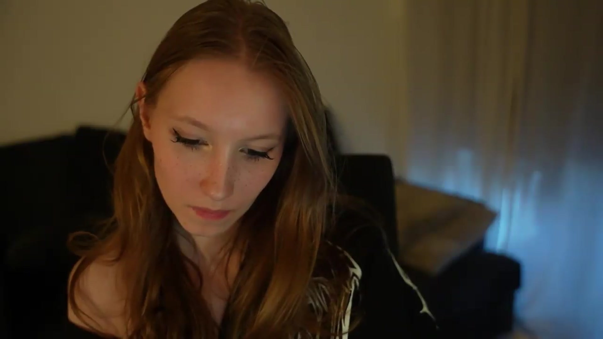 Gallery image thumbnail from Sw33t_g1rl's myfreecams stream on, 07/27/2026, 03:16 image 17 of 20