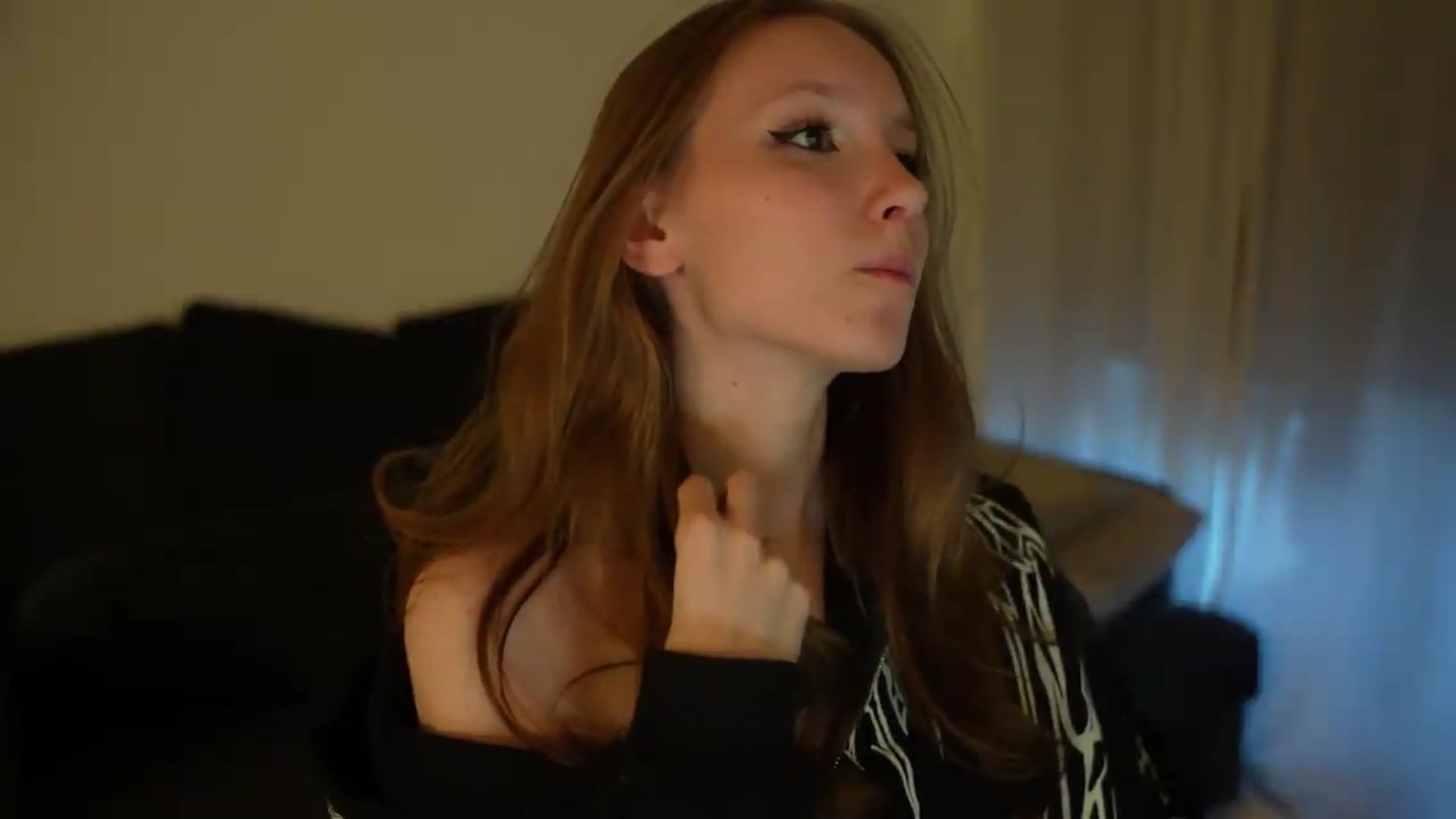 Gallery image thumbnail from Sw33t_g1rl's myfreecams stream on, 07/27/2026, 03:16 image 16 of 20