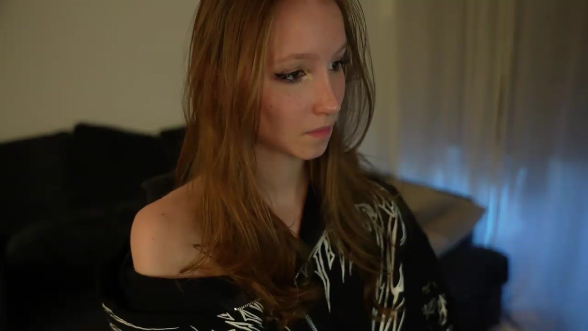 Gallery image thumbnail from Sw33t_g1rl's myfreecams stream on, 07/27/2026, 03:16 image 14 of 20