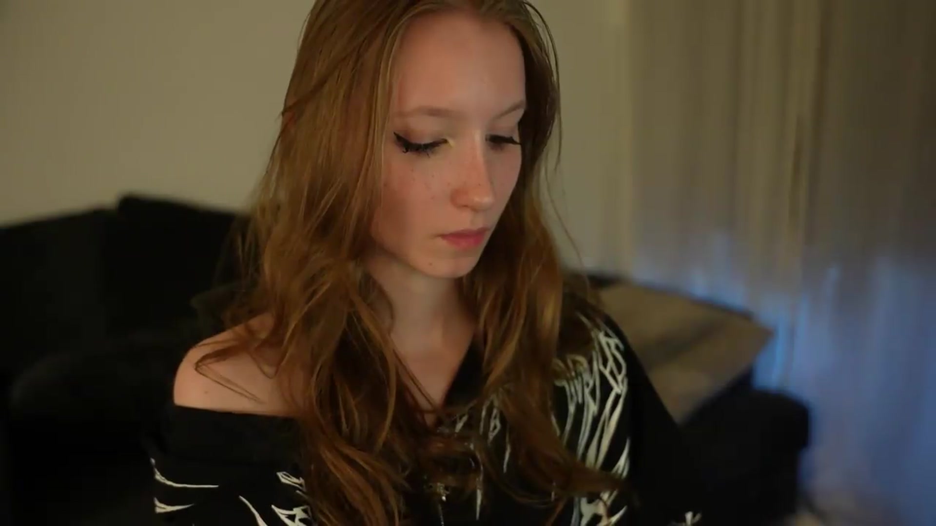Gallery image thumbnail from Sw33t_g1rl's myfreecams stream on, 07/27/2026, 03:16 image 9 of 20