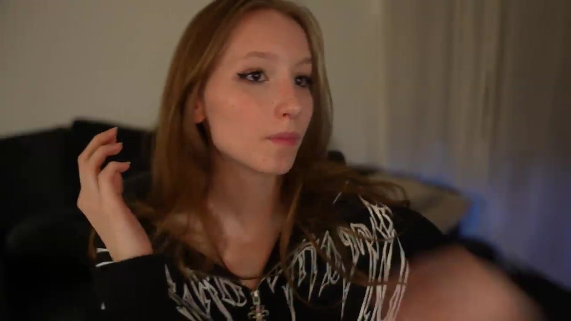 Gallery image thumbnail from Sw33t_g1rl's myfreecams stream on, 07/27/2026, 03:16 image 4 of 20