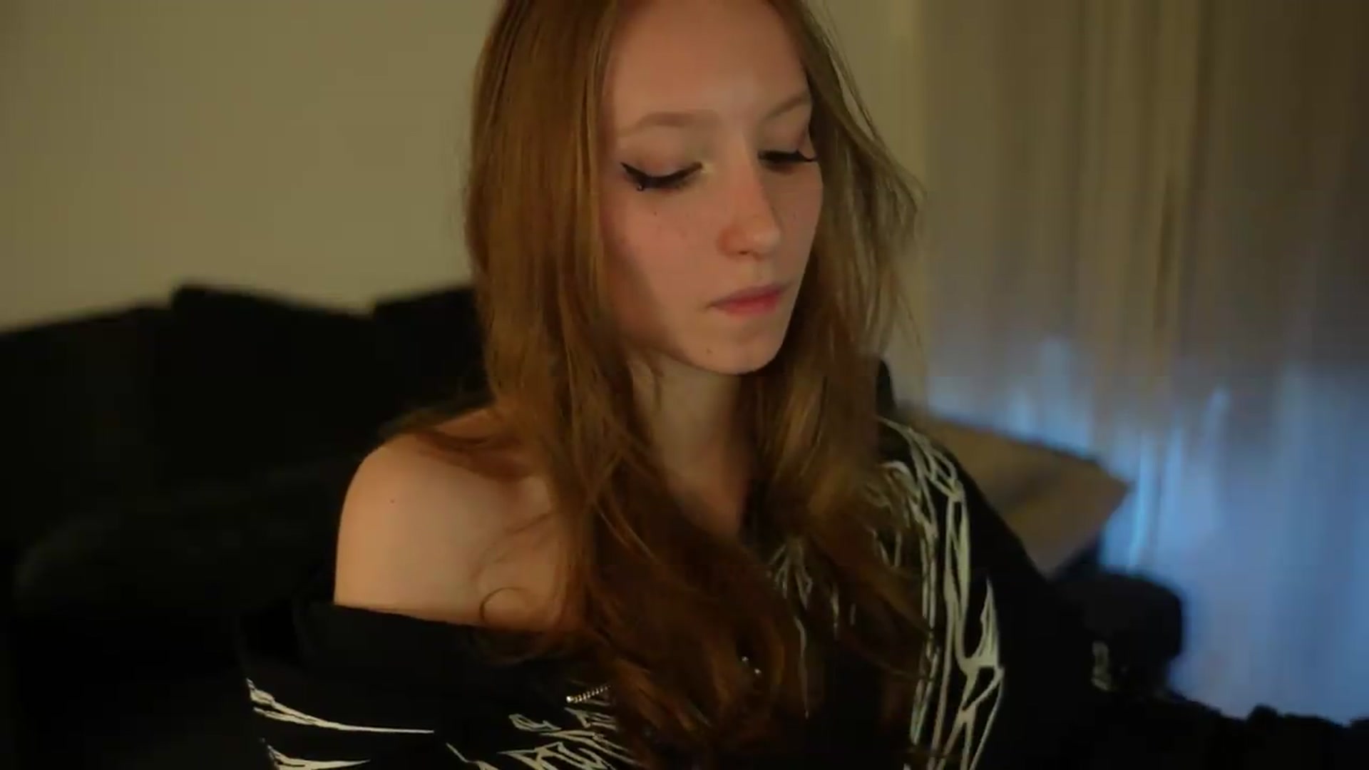 Gallery image thumbnail from Sw33t_g1rl's myfreecams stream on, 07/27/2026, 03:16 image 13 of 20