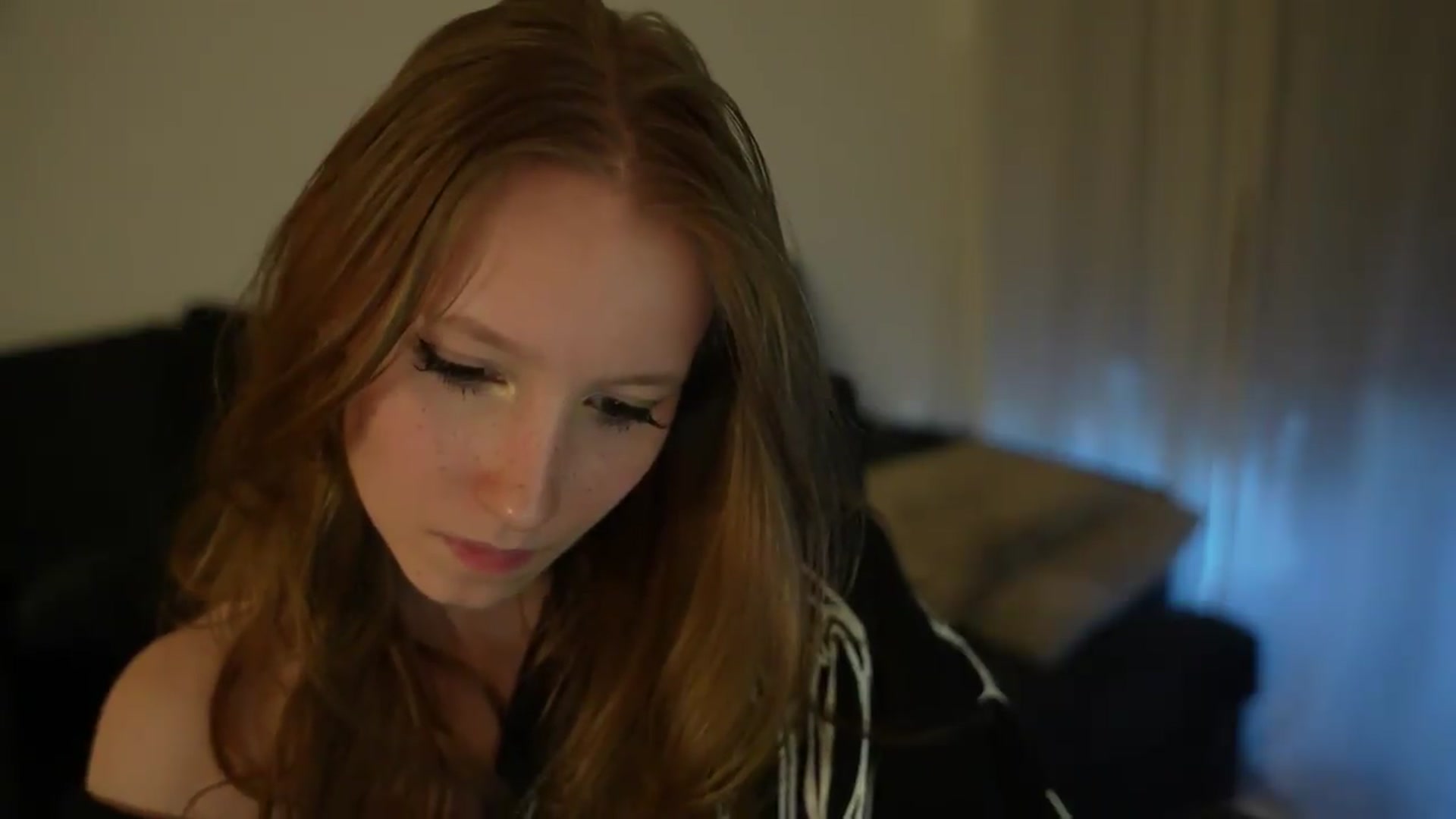 Gallery image thumbnail from Sw33t_g1rl's myfreecams stream on, 07/27/2026, 03:16 image 15 of 20