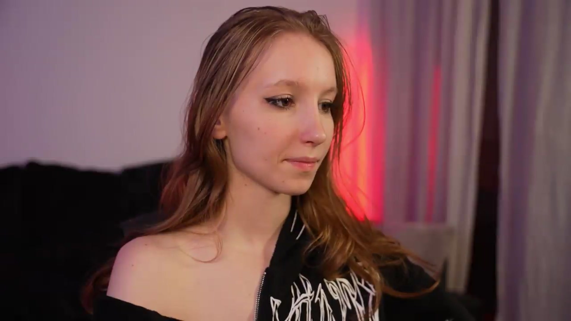Gallery image thumbnail from Sw33t_g1rl's myfreecams stream on, 07/27/2026, 23:30 image 10 of 20